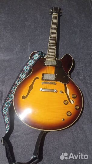 Полуакустическая гитара