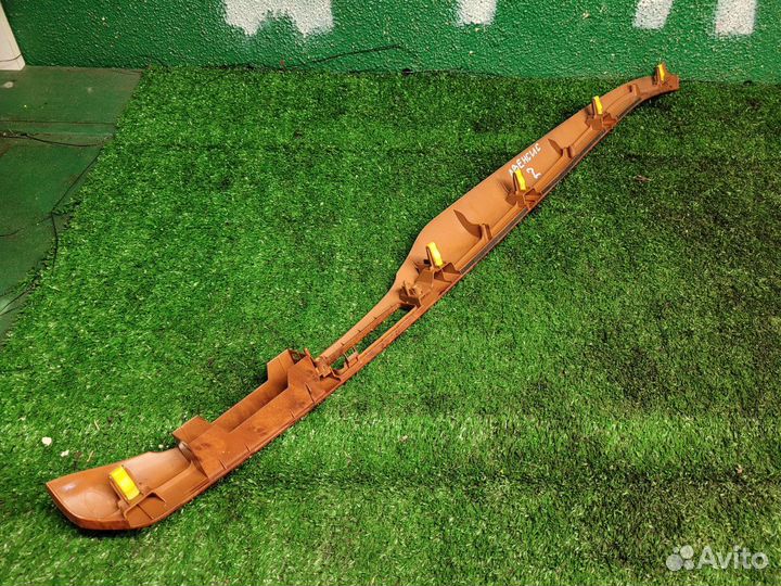 Накладка декоративная на Toyota Avensis 2