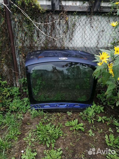 Крышка багажника со стеклом Ford 2 шт