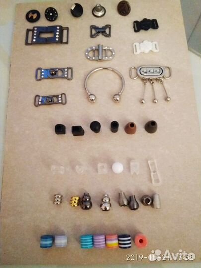 Бусины,концевики,пряжки,кнопки,пуговицы