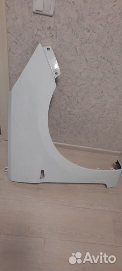 Крыло переднее правое