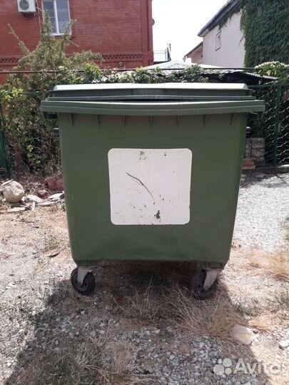 Мусорный бак на колесах