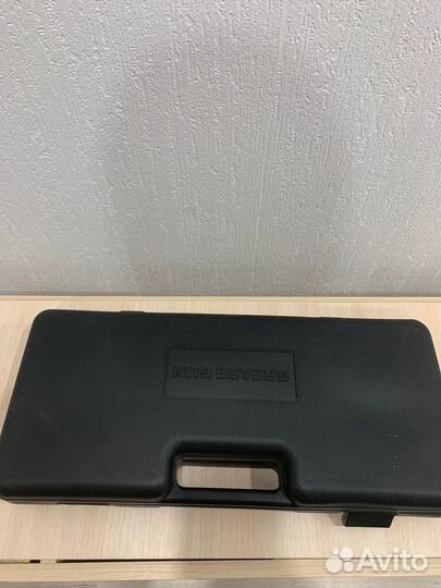 Шприц для смазки под тубу