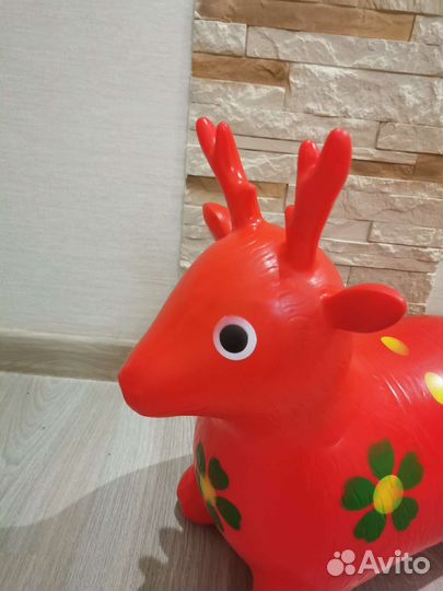 Попрыгун. Игрушка попрыгун. Красный