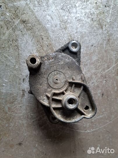 Натяжитель ремня Mercedes w220