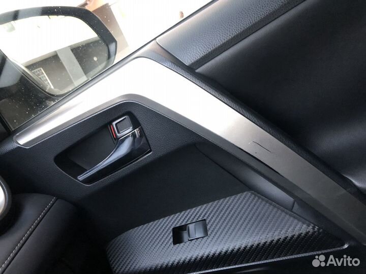 Накладка обшивки двери Toyota Rav4