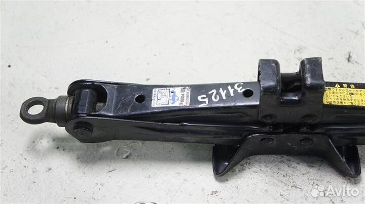 Домкрат Toyota Wish ZNE10