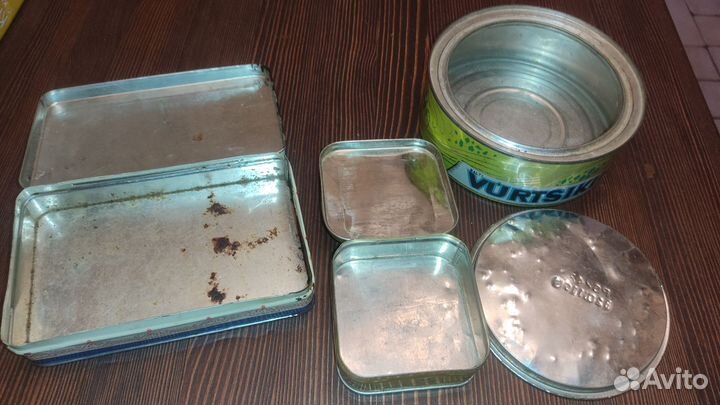 Шкатулки коробки жестяные банки