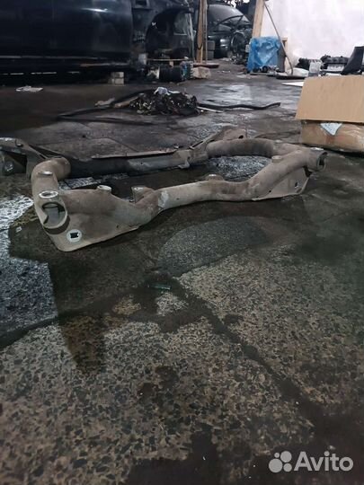 Подрамник передний Mercedes W204 M271