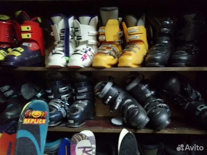 Горные лыжи в комплекте с ботинками в основном дет