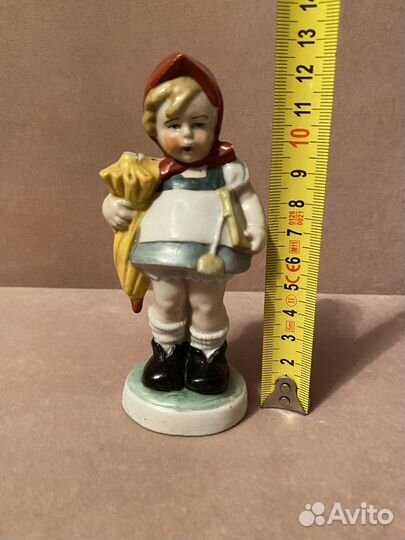 Фарфоровая статуэтка 