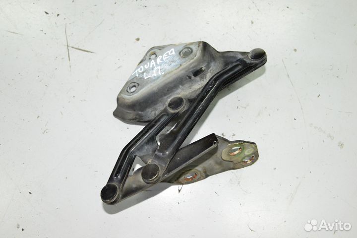 Петля капота левая Volkswagen Touareg