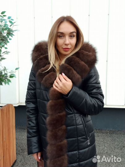 Пальто зимнее с песцом
