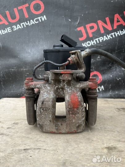 Суппорт задний левый Volkswagen Passat B6