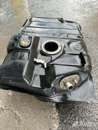 Топливный бак Toyota land cruiser 100 200