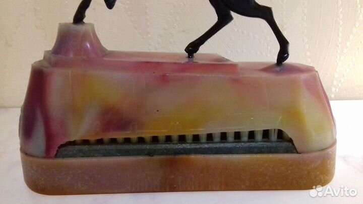 Декоративная щётка для одежды 