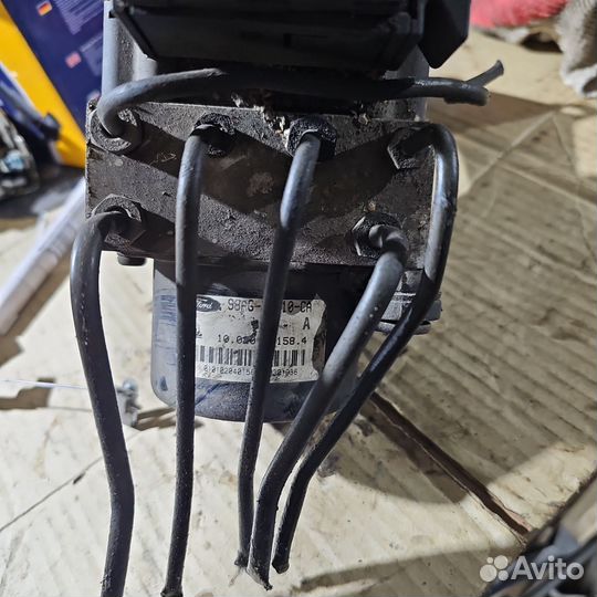 Блок ABS (насос) Ford Focus 1 98AG2M110CA