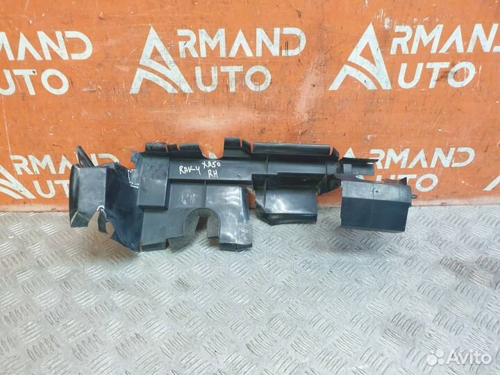 Дефлектор радиатора правый Toyota Rav4 5 XA50