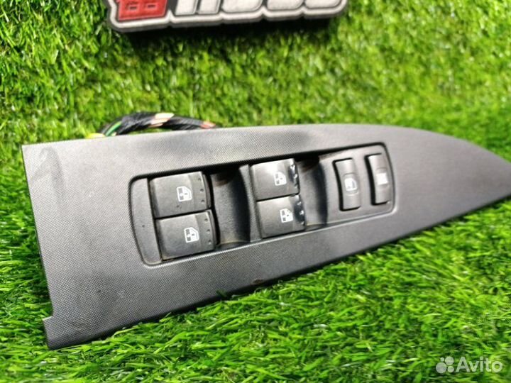 Блок упр. стеклоподьемниками передний левый