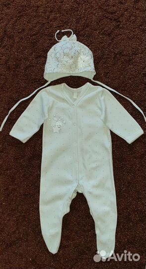 Комплект на выписку для девочки (универсальный)