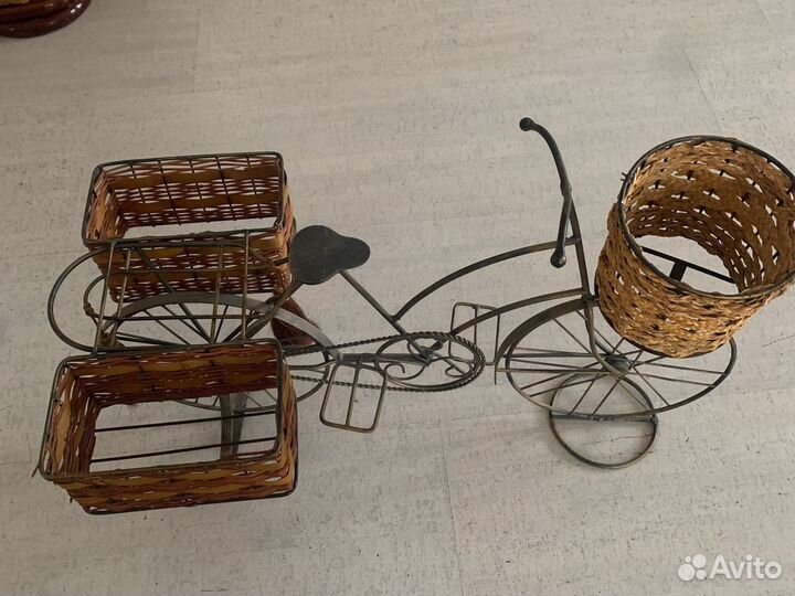 Подставка для цветов металлическая