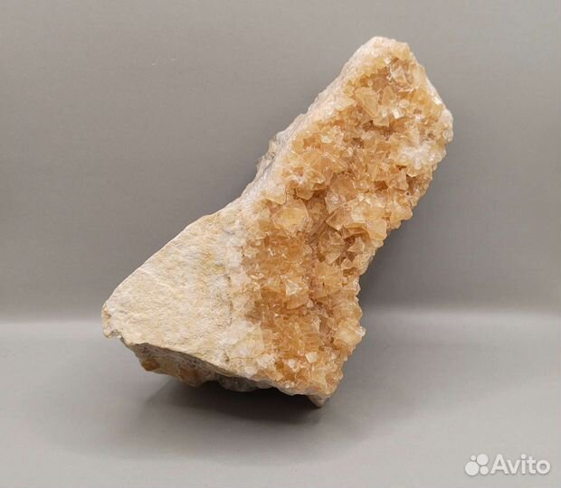 Щётка друза кальцита (582 г), Абхазия / Минералы