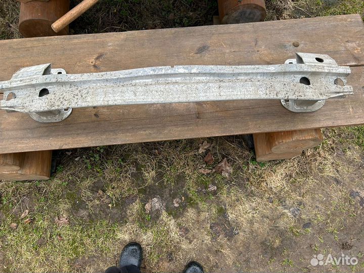 Усилитель заднего бампера audi q7