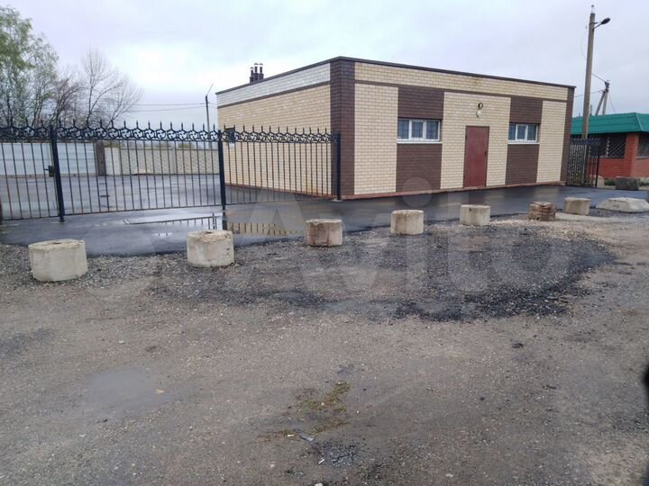 База с помещением свободного назначения, 100 м²