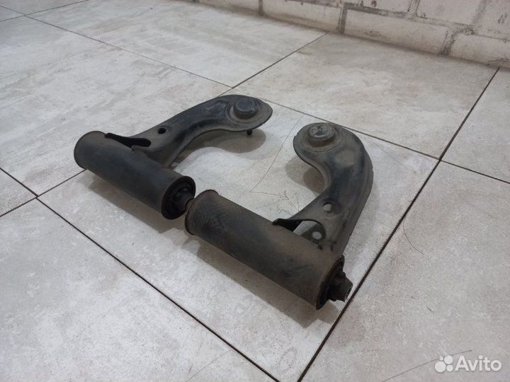 Рычаги передние верхние Mercedes C200 W202 111.945