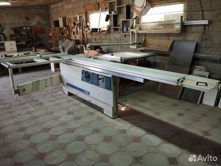 Форматно-раскроечный станок по дереву