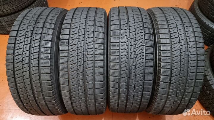 Bridgestone Blizzak VRX2 215/55 R17