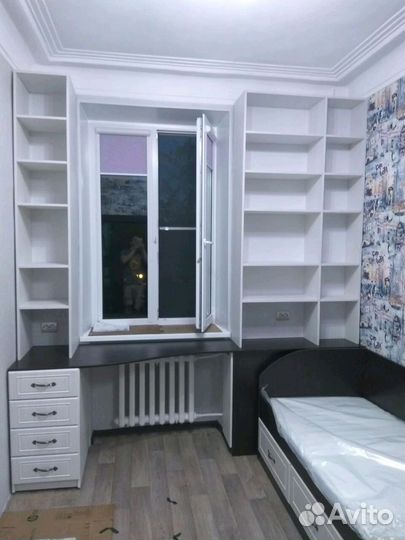 Компьютерный стол и шкаф