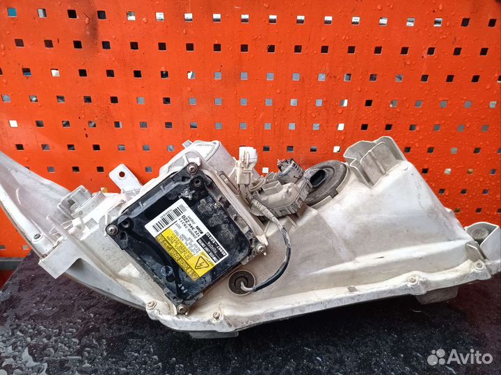 Фара левая Toyota Camry 40 ксенон