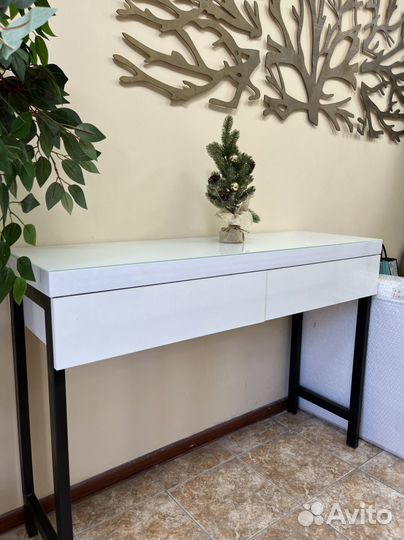 Гримерный столик, туалетный столик