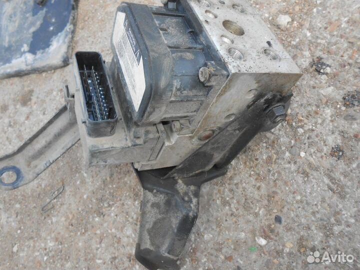 Блок abs Toyota Corolla 120 4ZZ 2006