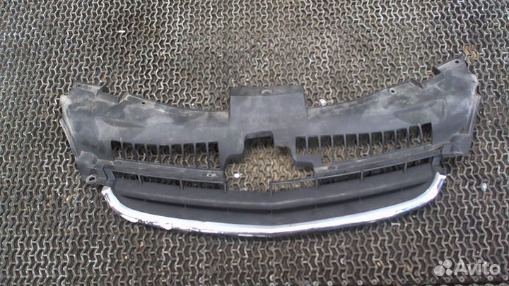 Решетка радиатора Saturn VUE, 2008