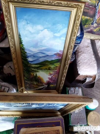 Картина в деревянной резной раме