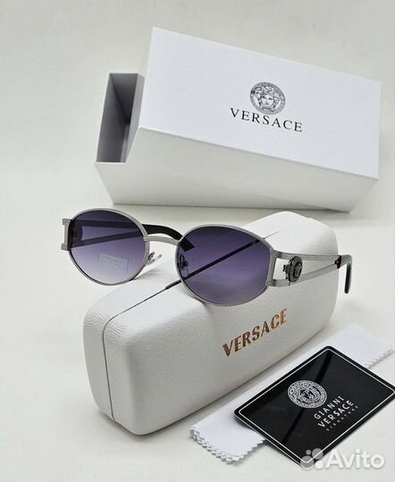 Солнцезащитные очки Versace