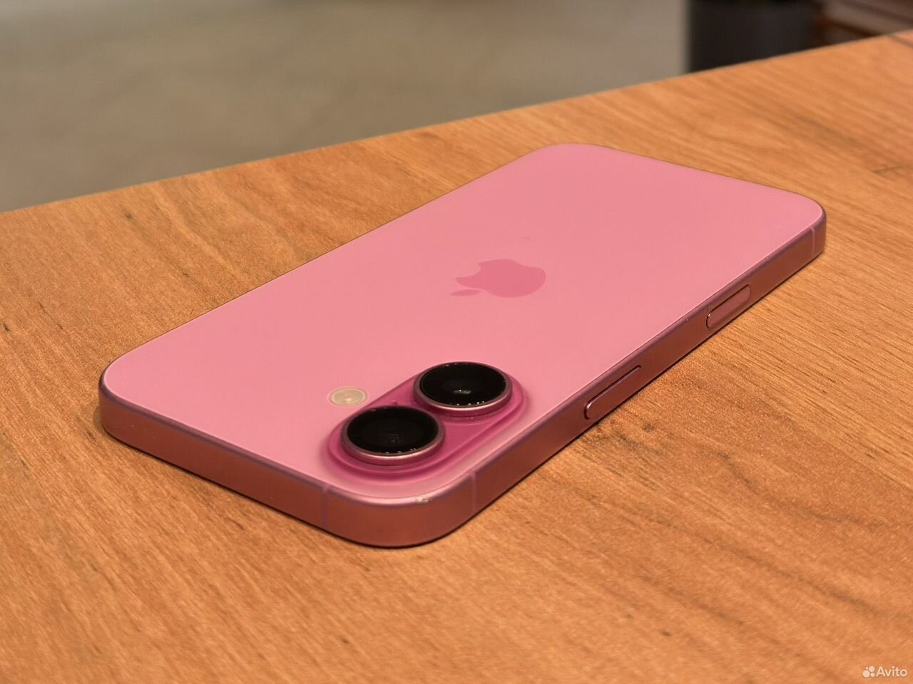 iPhone 16, 256 ГБ, SIM + eSIM