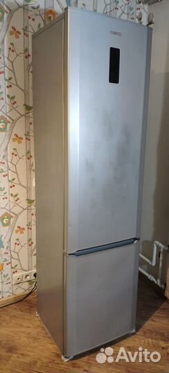 Full No Frost холодильник Beko 54x60x201 см