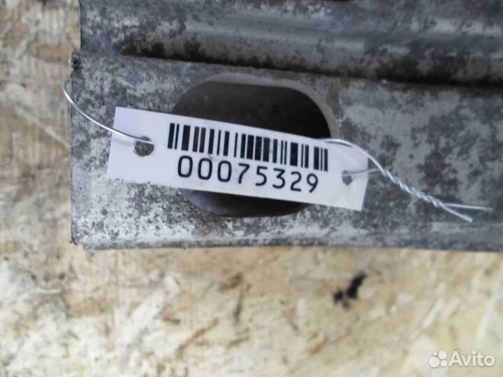 Усилитель заднего бампера Toyota Venza