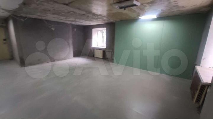 Красина: первая линия, два входа, 90 м²