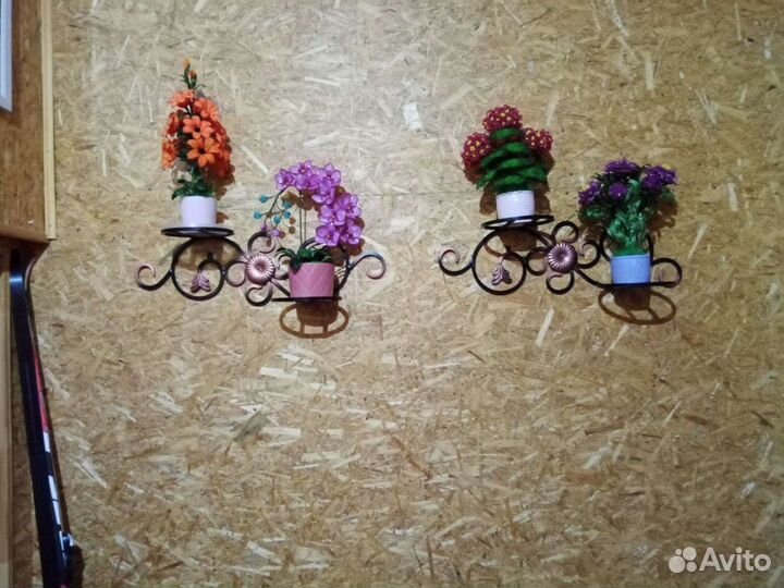 Подставка для цветов настенная