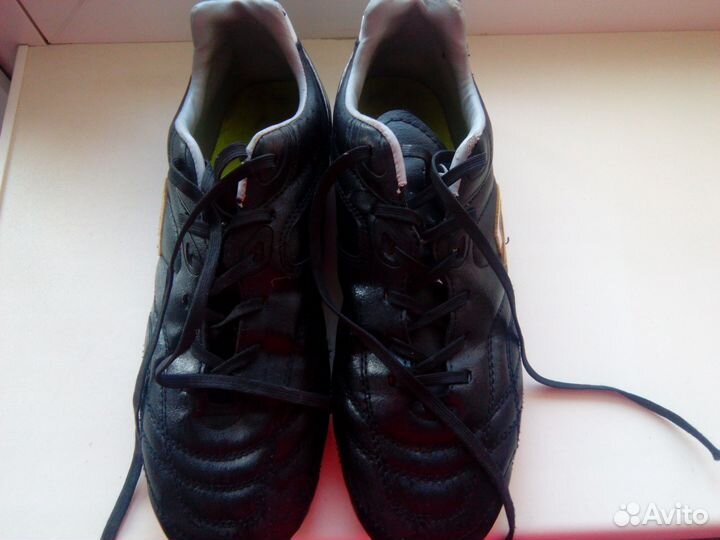 Футбольные бутсы