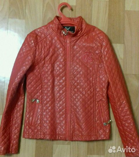 Куртка на девочку 8-10 лет