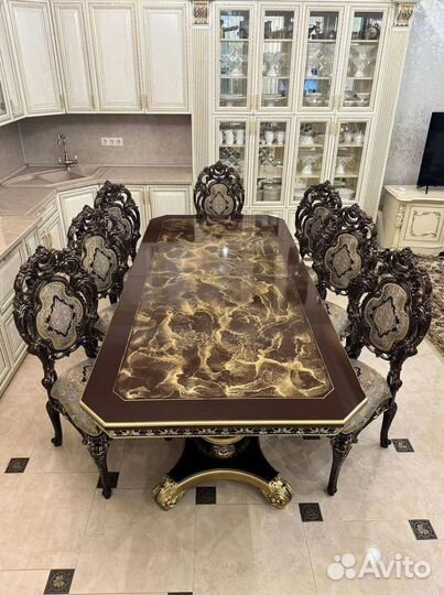 Кухонный стол и стулья комплект