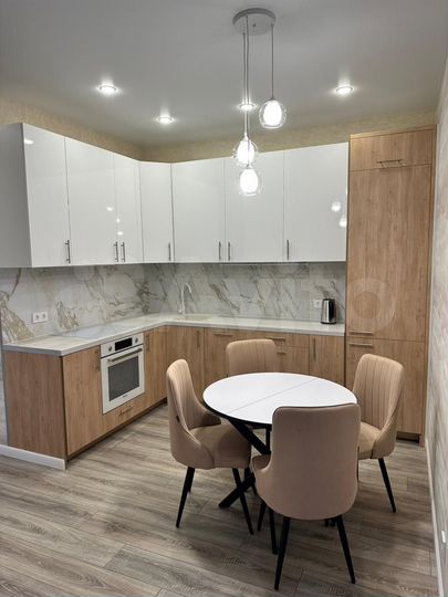 2-к. квартира, 56 м², 8/8 эт.