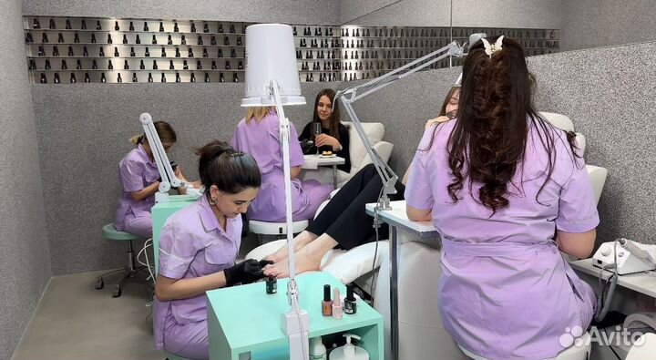 Мастер маникюра в салон с плотной записью