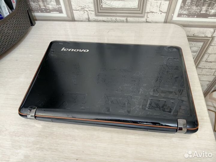 Lenovo Y560p 15.6/i3/4gb/320gb/IntelHD