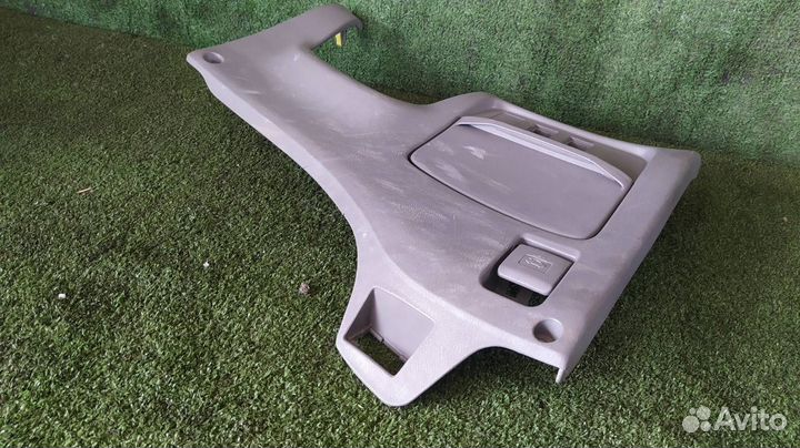 Консоль под рулевой колонкой Toyota Vista Ardeo